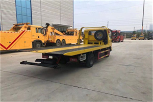 合江非事故拖车